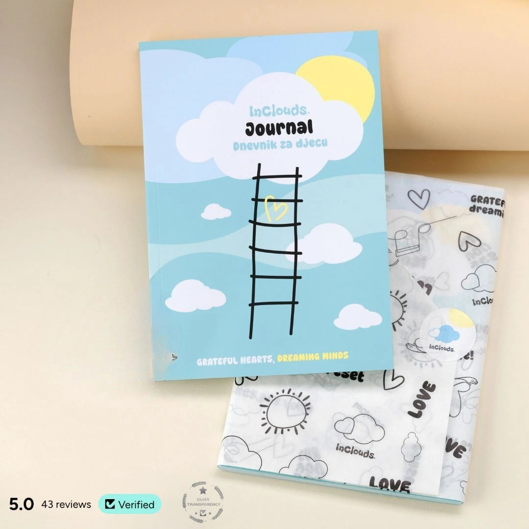 InClouds Journal dnevnik zahvalnosti i mindfulnessa za djecu od 6 do 12 godina sa svijetlo plavim koricama, motivom ljestvi i sunca, uz brendirani papir za zamatanje i prikazom ocjene 5.0 od kupaca.
